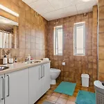 Holiday home Stunning In With Wifi *